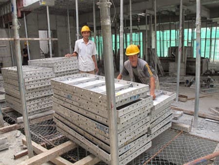 NHỮNG LƯU Ý KHI SỬ DỤNG CỐP PHA NHÔM